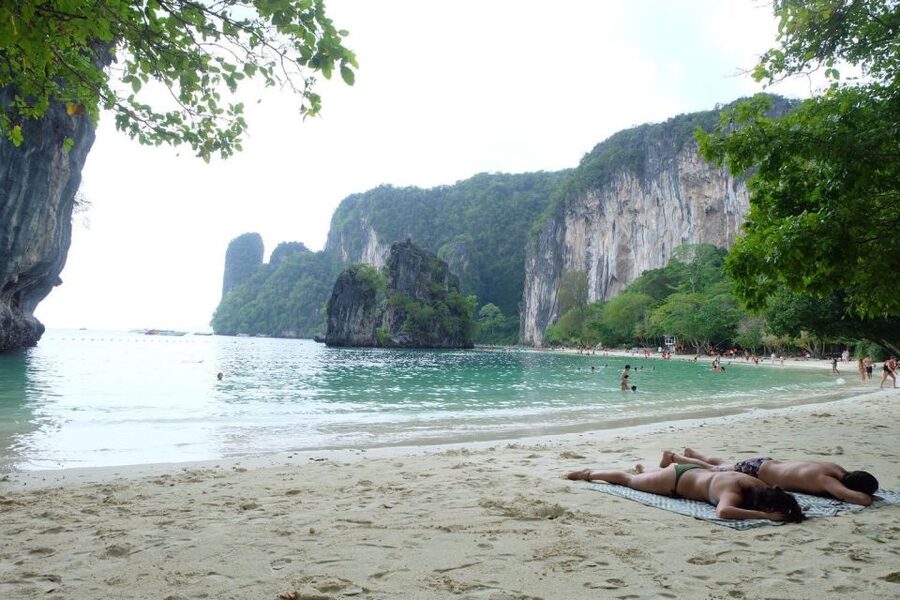 Krabi: Hong Islands Day Tour by Longtail Boat - Snorkeling near Lading Island