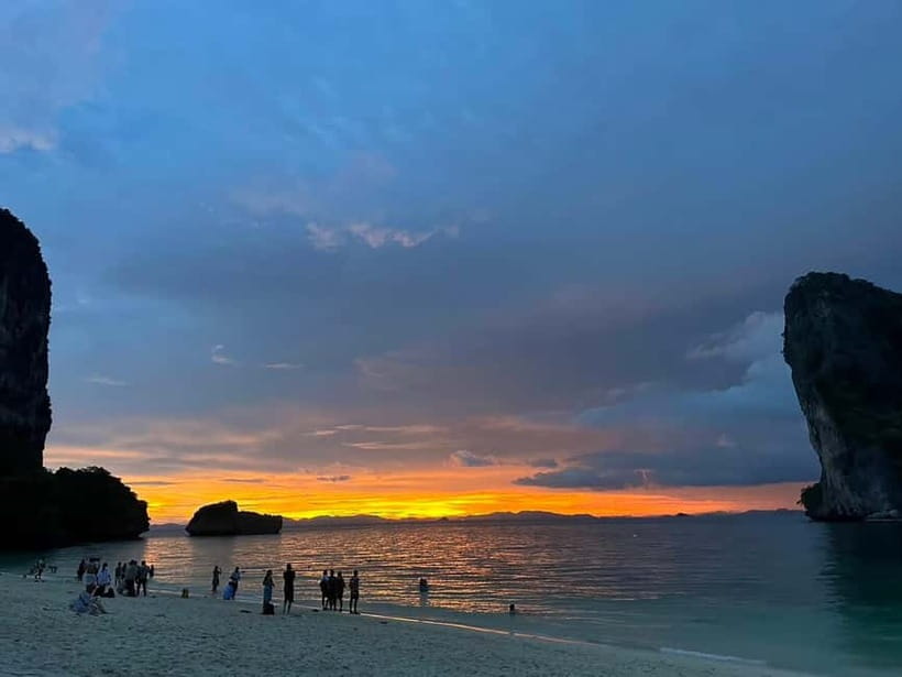 Krabi: Twilight Treasure Hunt – 7 Island Speedboat Adventure - Phra Nang Beach and the cave shrine