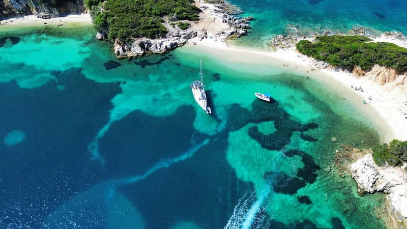 Ksamil: Boat Trip To 5-Islands Of Ksamil & Twin Islands - Summer crowds change the feel of the beach