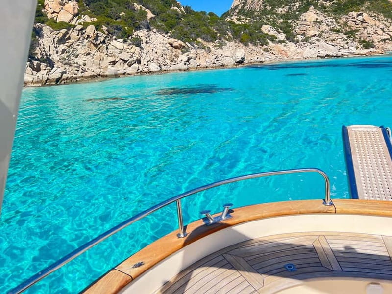 La Maddalena Archipelago: private all inclusive boat tour - One hour in La Maddalena town