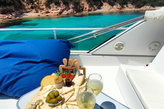 La Maddalena Archipelago Tour with Motorboat DC12 - Understanding the price and extra charges