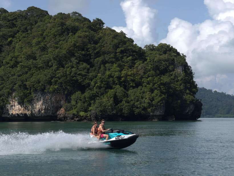 Langkawi: Premium UNESCO Geopark Jet Ski Tour of 8 Islands - Crossing the water between Langkawi’s islands