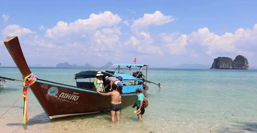 Lanta's Hidden Gems: 4 Islands by Traditional Longtail Boat - Koh Chueak: the best place to start snorkeling