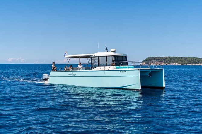 Luxury Blue Cave and Elaphiti Islands Small Group Tour - What the boat and crew add