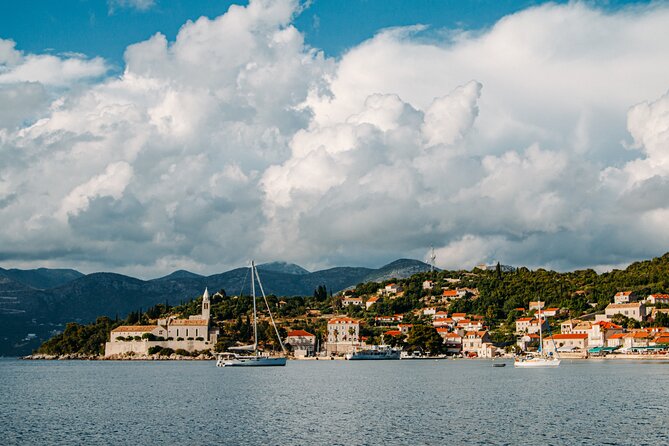 Luxury Elaphite Islands half day Cruise with lunch Apreamare - Lunch, drinks, and the social side of the day