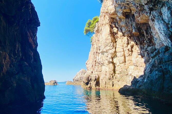 Luxury Private Boat Tour to Elaphiti Islands - A boat designed for a private group