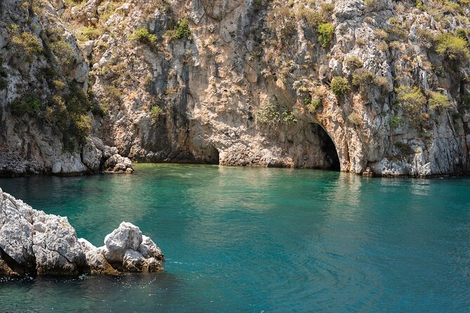 Luxury Transfer and 3 Island Cruise from Kos - A full day from Kos, with the sea doing most of the work