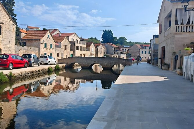 Makarska: 3-Island Golden Horn and Blue Lagoon Speedboat Tour - Vrboska brings a quieter hour on Hvar