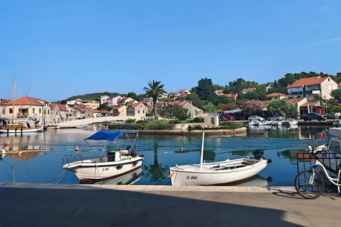 Makarska: 3-Island Golden Horn and Blue Lagoon Speedboat Tour - The speedboat ride is part of the experience