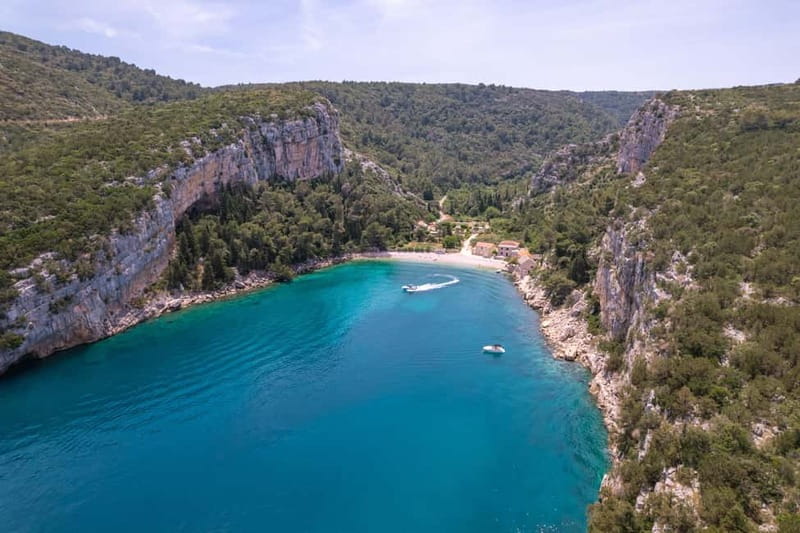 Makarska: 3-island Speedboat Cave & Blue Lagoon Tour - The boat, comfort, and practical limits