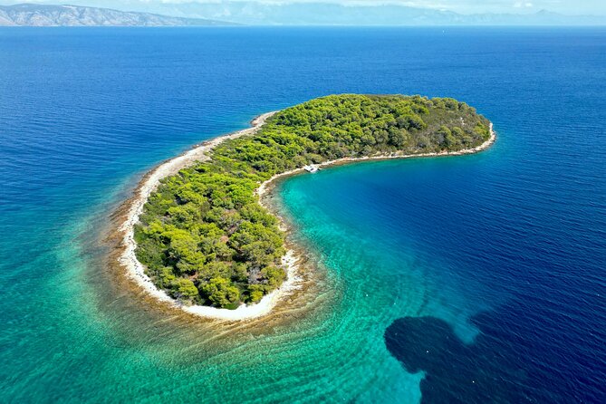 Makarska: 3-Island Speedboat Tour with Cave and Blue Lagoon - Why this five-hour boat trip works so well