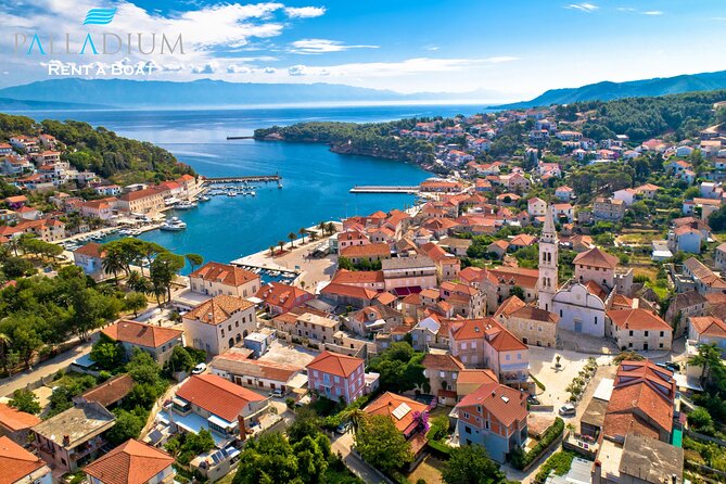 Makarska: 3 Island Speedboat Tour with Little Blue Cave & Lagoon - A quiet final stop on Brač