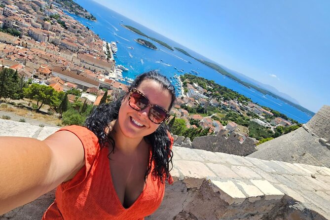 Makarska: 4 Island Luxory Boat Tour - Town Hvar & Pakleni islands - Nugal Beach: ten minutes for the camera