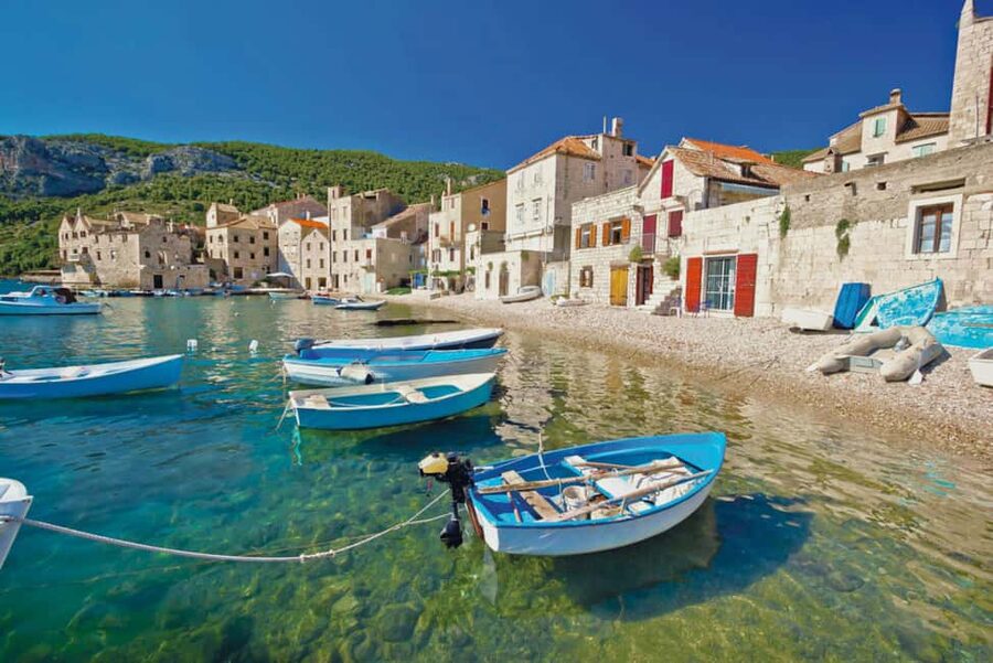 Makarska: 5-Islands Tour, Blue Cave, Vis, Hvar & Brač - Meeting the boat on Makarska’s waterfront