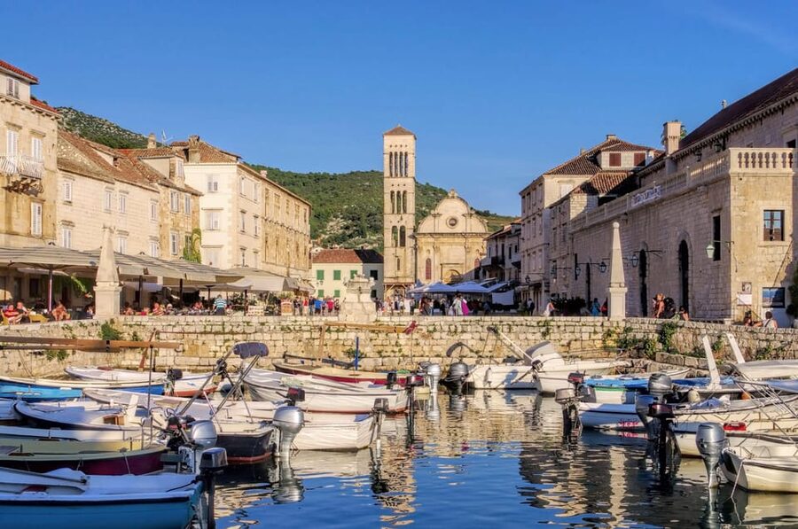 Makarska: Golden Horn, Bol, Hvar & Paklinski Islands Tour - Leaving Makarska by speedboat