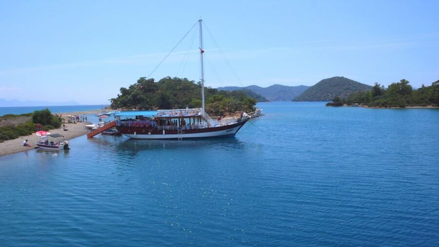 Marmaris: Bays Islands Boat Trip w/Lunch & Unlimited Drinks - Sailing the Marmaris Bay coastline