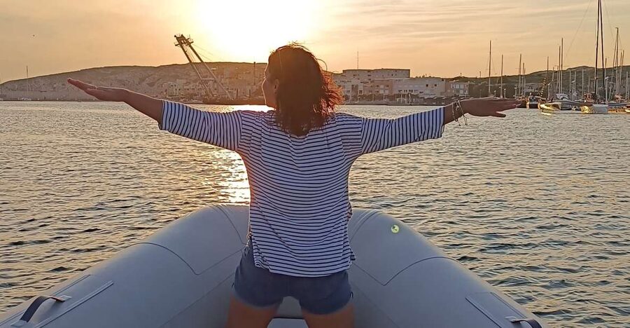 Marseille: Sunset Frioul Archipelago Boat Cruise - What the boat comfort means in practice