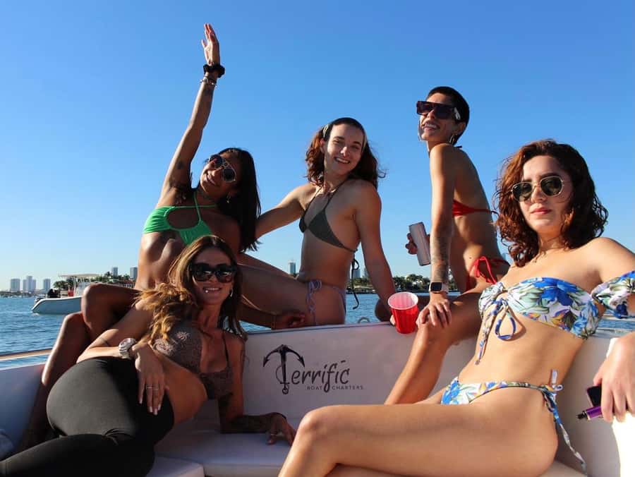 Miami: 4-Hour Island Hopping Boat Trip with Water Toys - Cruising past Miami’s waterfront estates