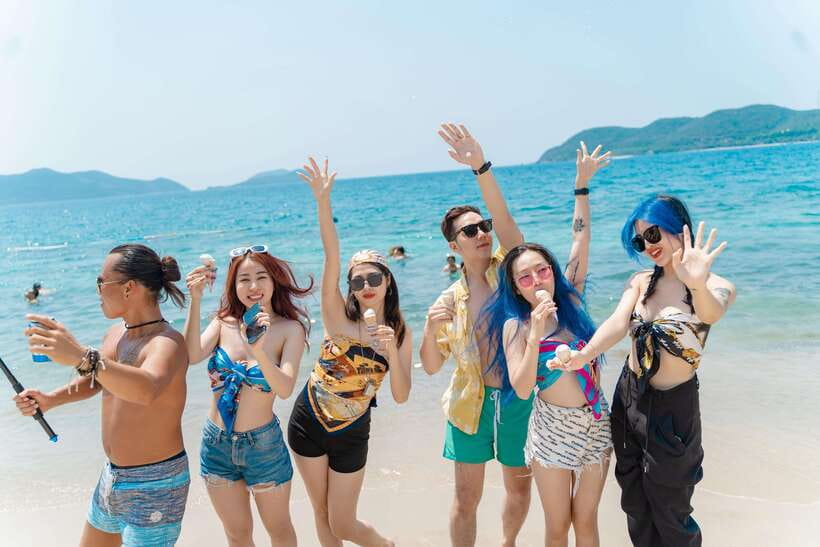 Nha Trang: Island Hopping Tour with Snorkeling and Lunch - A fish farm and Vietnamese lunch by the beach