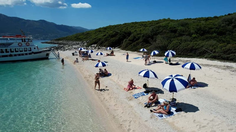 Nydri: Island Hopping Boat Cruise with Beach BBQ Lunch - Who will enjoy this day most