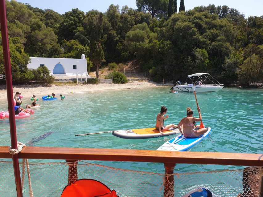 Nydri: Island-hopping Boat Cruise with Lunch and Drinks - Sailing into historic Papanikolis Cave