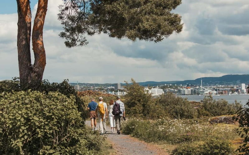 Oslo: Hovedøya and Nakholmen Island Hopping Tour - Nakholmen and Oslo’s small-cabin tradition