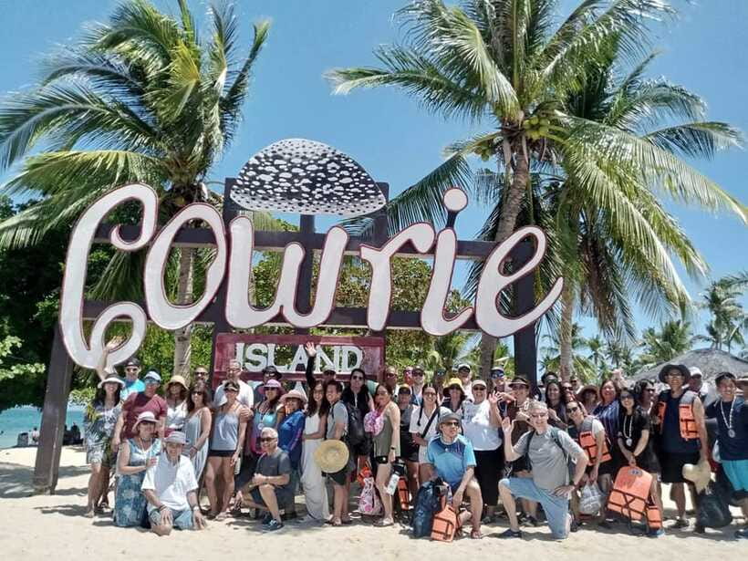 Palawan: Honda Bay Island Hopping Cruise - Guides, group size, and the shared-tour tradeoff