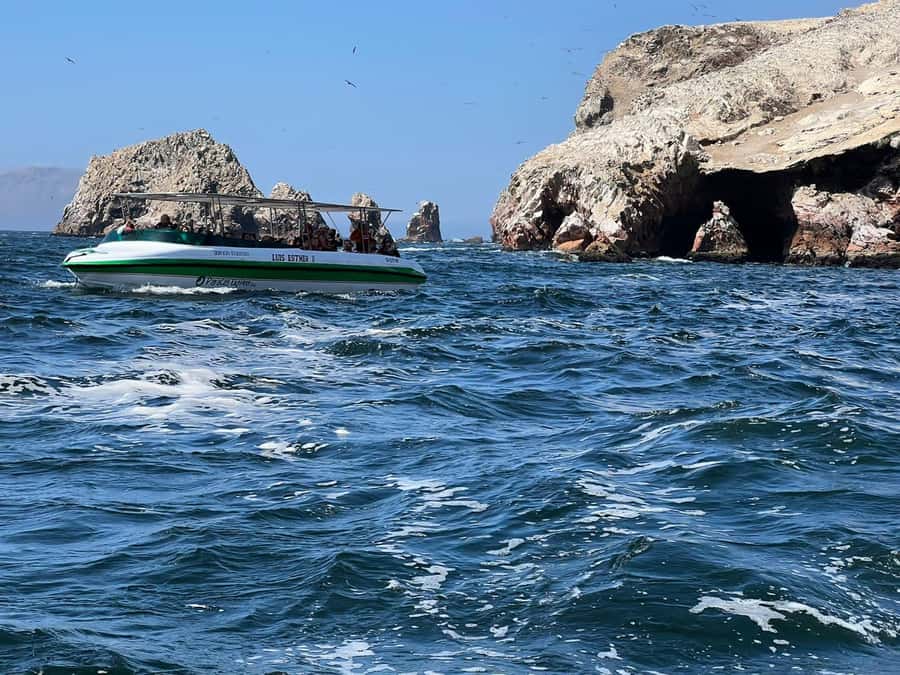 Paracas: speedboat BALLESTAS ISLANDS TOUR - The first sight: El Candelabro on the desert coast