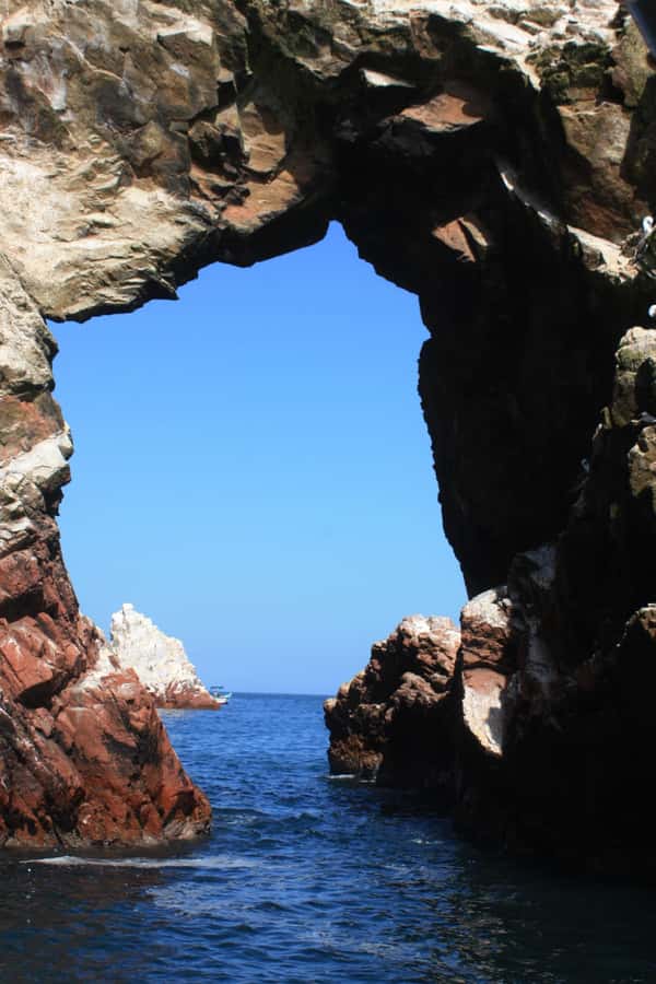 Paracas: speedboat BALLESTAS ISLANDS TOUR - Boat size, comfort, and the cold wind