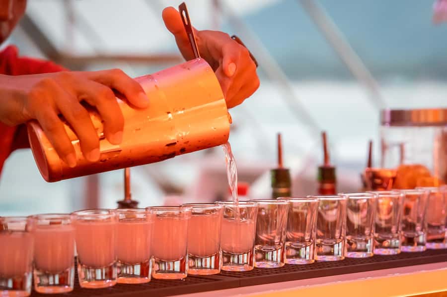 Pattaya: 3-Island Hopping Sunset Yacht & Buffet with Live DJ - Monkey Island, Koh Ped, and the final stop