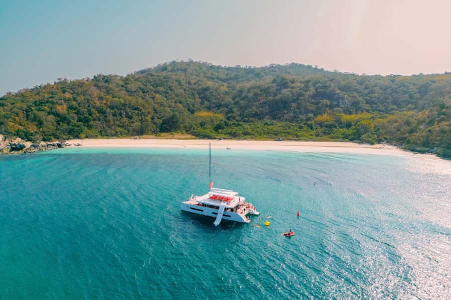 Pattaya: 3-Island Hopping Sunset Yacht & Buffet with Live DJ - The 82-foot yacht and what you get onboard