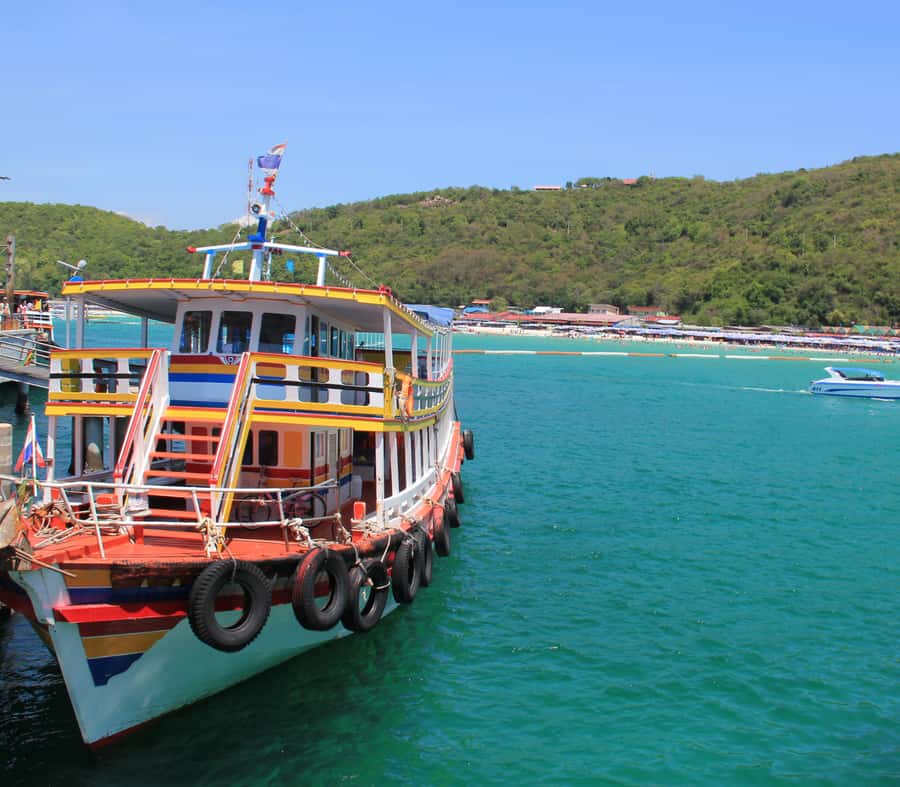Pattaya: 3 Islands Boat Tour with Water Activities and Lunch - Parasailing off Pattaya Beach