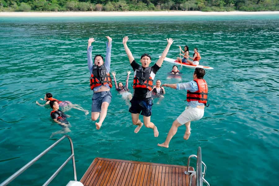 Pattaya: 3 Islands Catamaran Tour with Buffet Lunch - Quick reasons this island day works