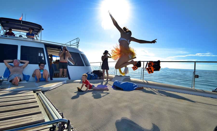 Pattaya: 3 Islands Catamaran Tour with Buffet Lunch - Small practical details that improve the day