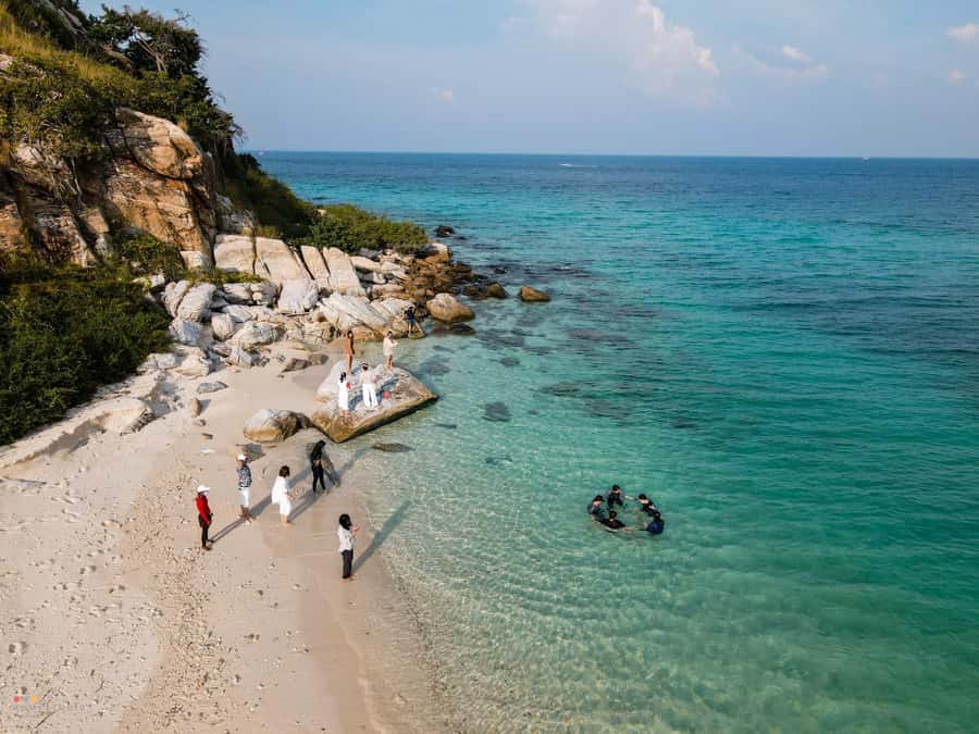 Pattaya: Full-Day 2 Islands Yacht Trip with Lunch and Sunset - Why this Pattaya boat trip feels different