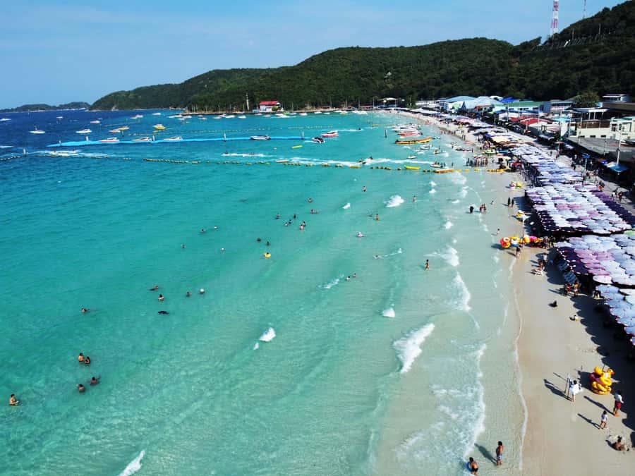 Pattaya: Private Speedboat to Coral Islands Cruise - Ko Lan: the main beach stop