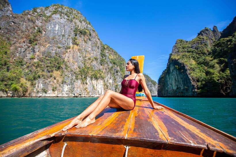 Phi Phi: 7 Island Day Tour by Longtail Boat - Monkey Beach: cute animals, careful distance