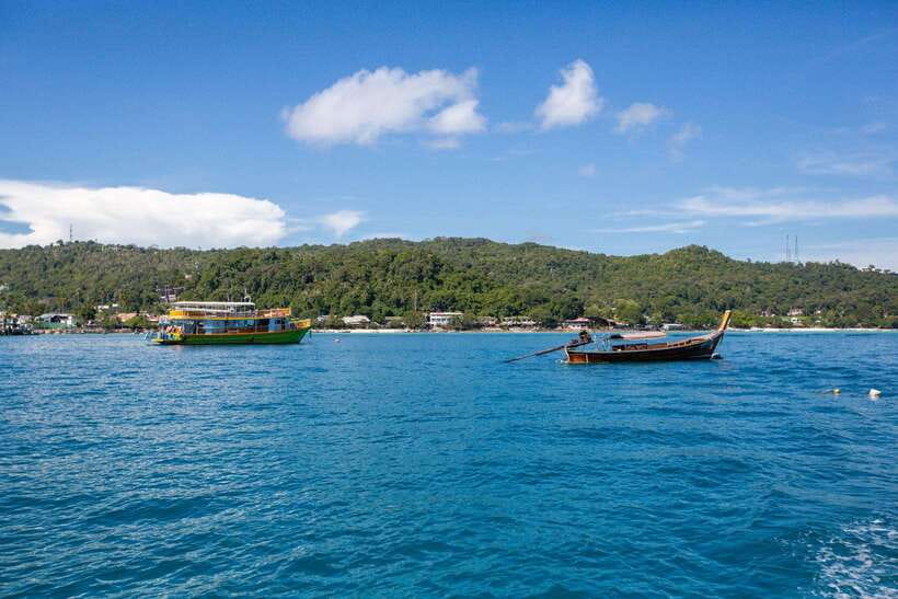 Phi Phi: 7 Island Day Tour by Longtail Boat - Maya Bay: the famous stop with a waiting risk