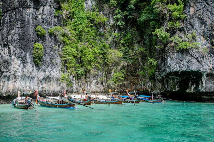 Phi Phi: 7 Islands longtail boat with Sunset and Plankton - Nui Bay and the camel rock add a quieter-looking cove