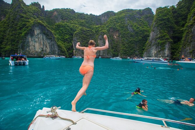 Phi Phi Island Hopping Day Trip by Speed Boat from Phuket - Lunch and a walk on Koh Phi Phi Don