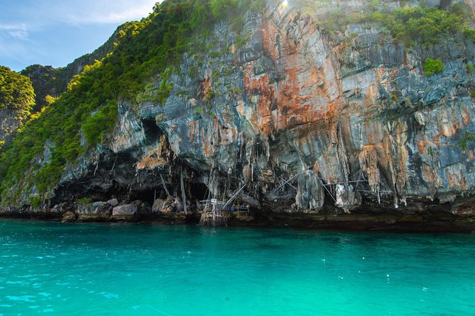 Phi Phi , Khai & Maya : Unforgettable Island Hopping by Speedboat - Khai Nok Island closes the day