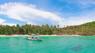 3 Island Tour by Boat with Guide