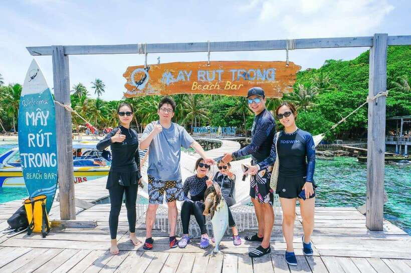 Phu Quoc 3 Islands Snorkeling, Fishing Private Boat Tour - Lunch beside the water