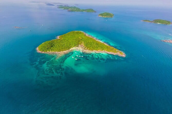Phu Quoc 4 Islands Full Day Tour with cable car - Dua Island and Ocean World: an optional burst of action