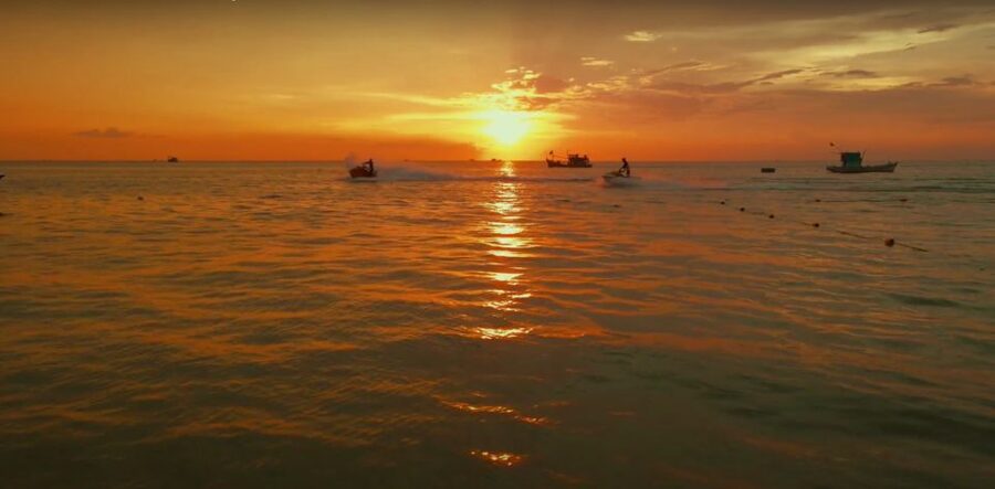Phu Quoc: Explore 3 Islands & Parasailing and Jetski Combo - Parasailing for one short, memorable flight