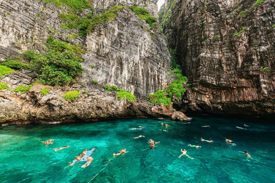 Phuket: Phi Phi Islands Day-Trip by Speed Catamaran - Starting in Phuket with a useful breakfast stop