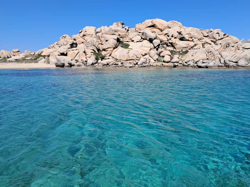 Porto-Vecchio: Lavezzi Archipelago & Cerbicales Island Tour - A quiet pause at Piantarella Bay
