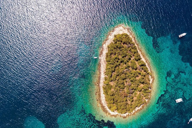 Private 3 islands Tour With Speed boat to Blue Lagoon and Solta from Split or Trogir - Why this private boat day works well from Split