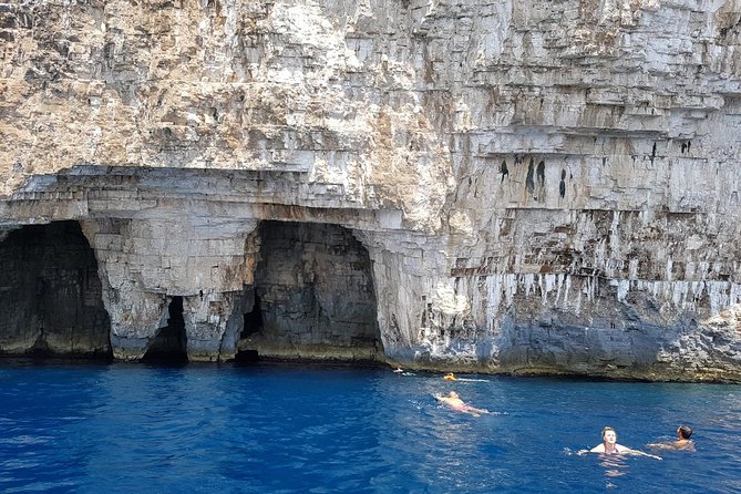 Private Blue Cave and Hvar - 5 Islands Tour - Weather, waves, and the realities of a speedboat