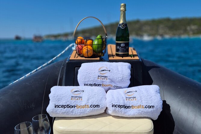 Private boat tour Blue Lagoon and 3 Islands from Trogir or Split - Maslinica on Šolta: a welcome hour and a half ashore